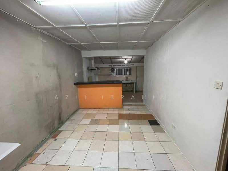 1-storey Terraced House for Sale in Taman Salak Selatan (Salak South) - Azli Ibrahim - Kitchen - PropertyGuru.com.my