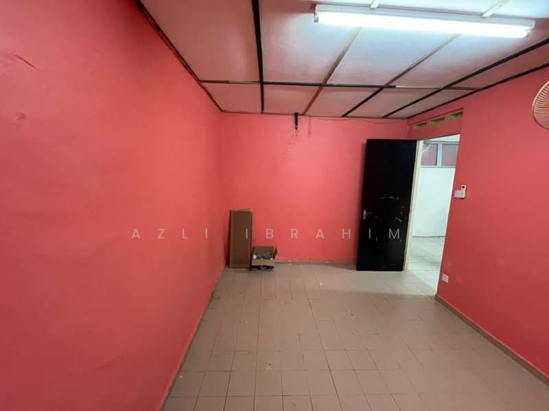 1-storey Terraced House for Sale in Taman Salak Selatan (Salak South) - Azli Ibrahim - Interior - PropertyGuru.com.my