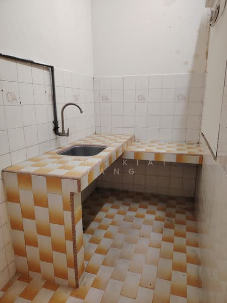 2.5-storey Terraced House for Sale in Taman Seri Kepong (Kepong) - Peng Kiat Tang - Kitchen - PropertyGuru.com.my