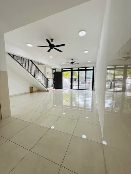 Rumah Teres 2 Tingkat untuk Dijual di Elmina Valley 1 (Shah Alam) - Absyarie Syafiq Shahrin - Living Room - PropertyGuru.com.my
