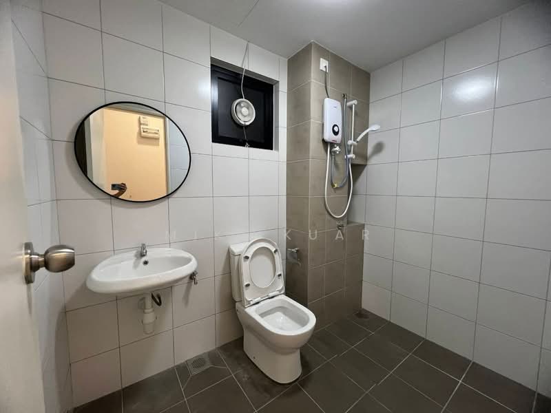 Servis Apartment untuk Disewa di Rubica @ Harbour Place - Mike Kuar - Bathroom - PropertyGuru.com.my