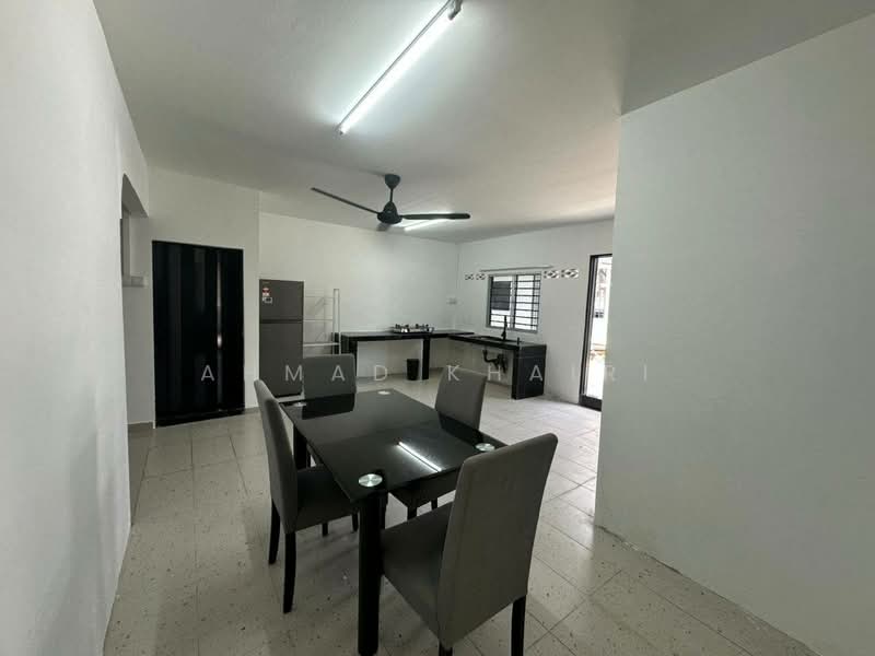 Rumah Teres untuk Disewa di Taman Greenwood (Batu Caves) - Ahmad Khairi - Kitchen - PropertyGuru.com.my