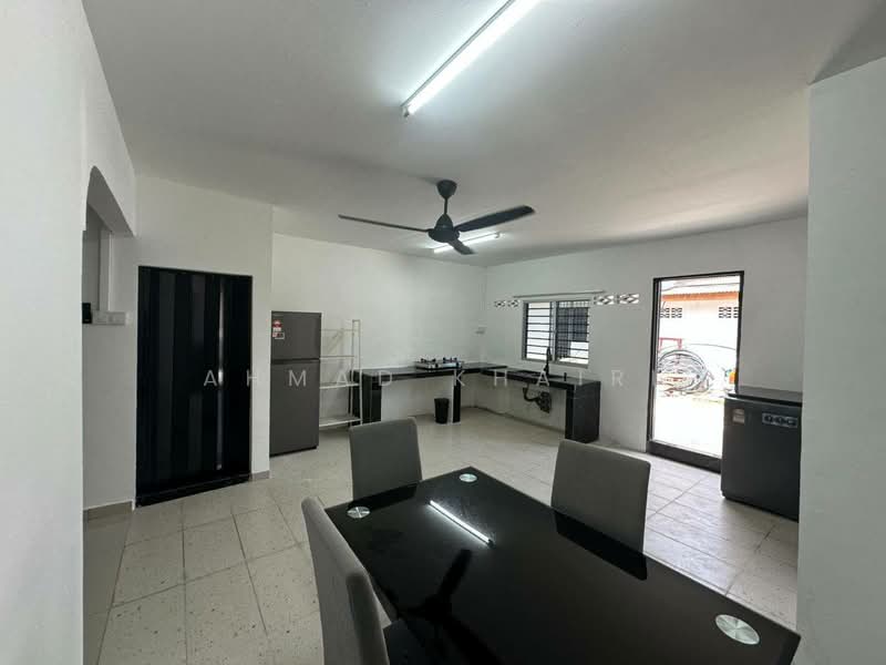 Rumah Teres untuk Disewa di Taman Greenwood (Batu Caves) - Ahmad Khairi - Kitchen - PropertyGuru.com.my