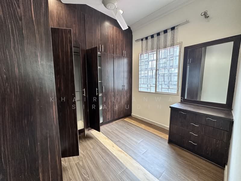 Rumah Berkembar untuk Dijual di Bukit Bandaraya (Shah Alam) - Khairil Anwar Sirajudin - Bedroom - PropertyGuru.com.my