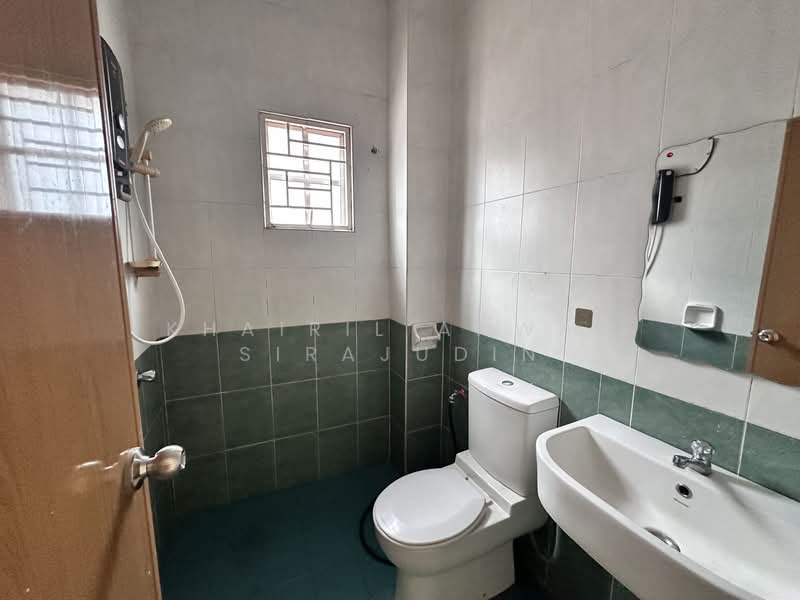 Rumah Berkembar untuk Dijual di Bukit Bandaraya (Shah Alam) - Khairil Anwar Sirajudin - Bathroom - PropertyGuru.com.my