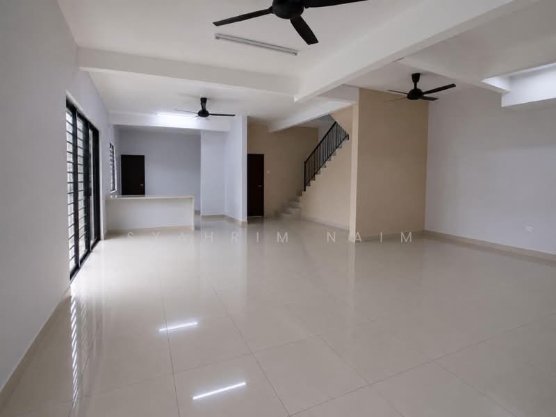 Rumah Teres untuk Dijual di Aman Putri (Sungai Buloh) - Syahrim Naim - Living Room - PropertyGuru.com.my