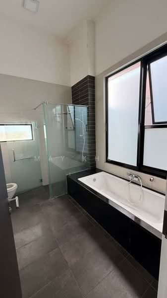 Semi-Detached House for Sale in East Ledang (Iskandar Puteri (Nusajaya)) - May Khoo - Bathroom - PropertyGuru.com.my