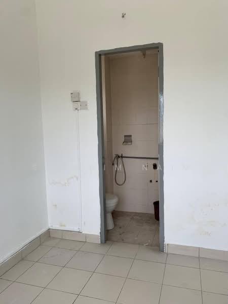 Pangsapuri untuk Dijual di Apartment Alunan Bayu - Syahrim Naim - Bathroom - PropertyGuru.com.my