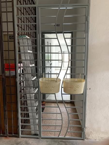 Pangsapuri untuk Dijual di Apartment Alunan Bayu - Syahrim Naim - Entrance - PropertyGuru.com.my