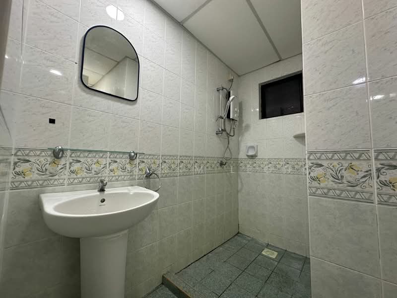 Apartment for Rent at Parkview Towers - Teoh Kim Leong - Bathroom - PropertyGuru.com.my