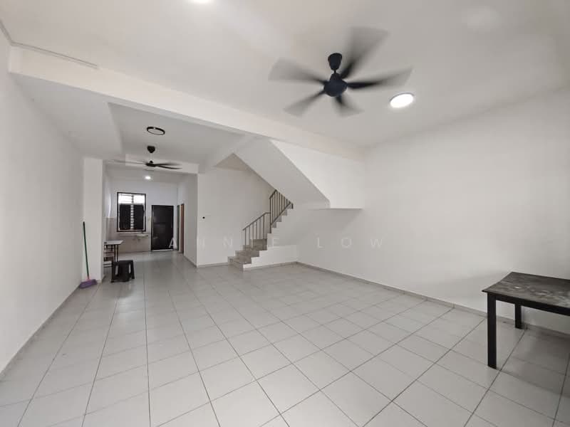 Rumah Teres 2.5 Tingkat untuk Dijual di Taman Scientex Utama (Senai) - Annie Low - Living Room - PropertyGuru.com.my