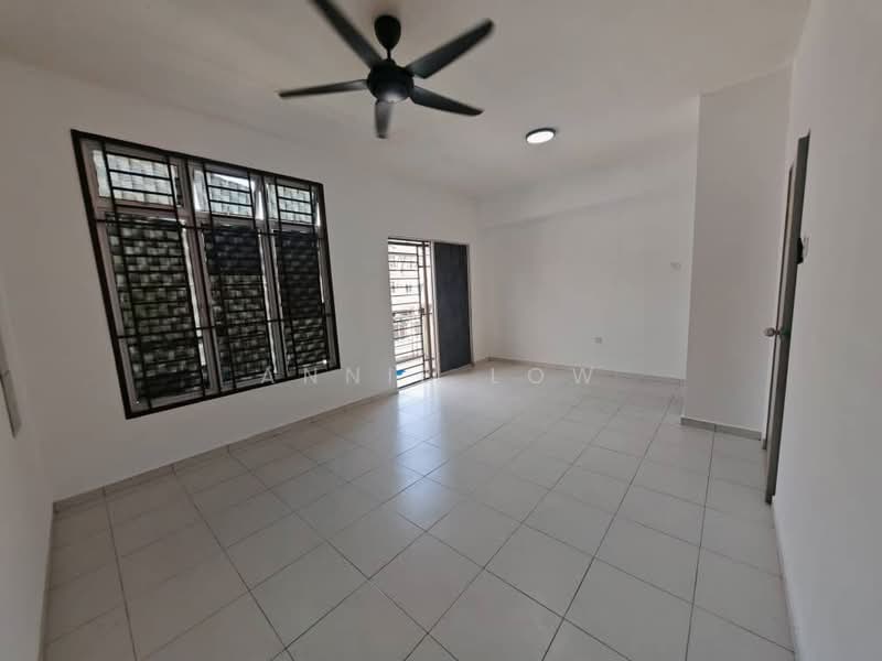 Rumah Teres 2.5 Tingkat untuk Dijual di Taman Scientex Utama (Senai) - Annie Low - Living Room - PropertyGuru.com.my