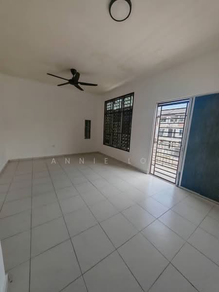 Rumah Teres 2.5 Tingkat untuk Dijual di Taman Scientex Utama (Senai) - Annie Low - Living Room - PropertyGuru.com.my