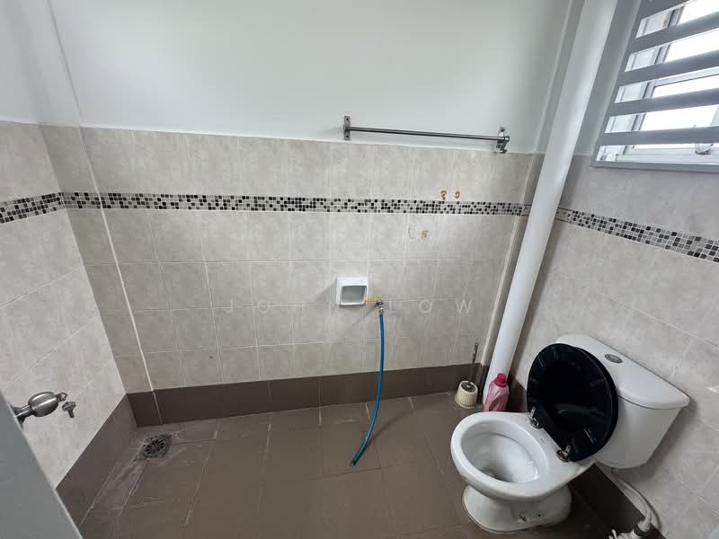 Rumah Banglo untuk Disewa di Taman Putri Kulai (Kulai) - John Low - Bathroom - PropertyGuru.com.my
