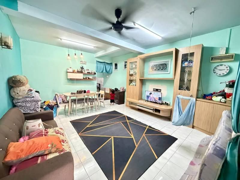 Rumah Teres 2 Tingkat untuk Dijual di Taman Bukit Tiram (Ulu Tiram) - Darren Ho - Living Room - PropertyGuru.com.my