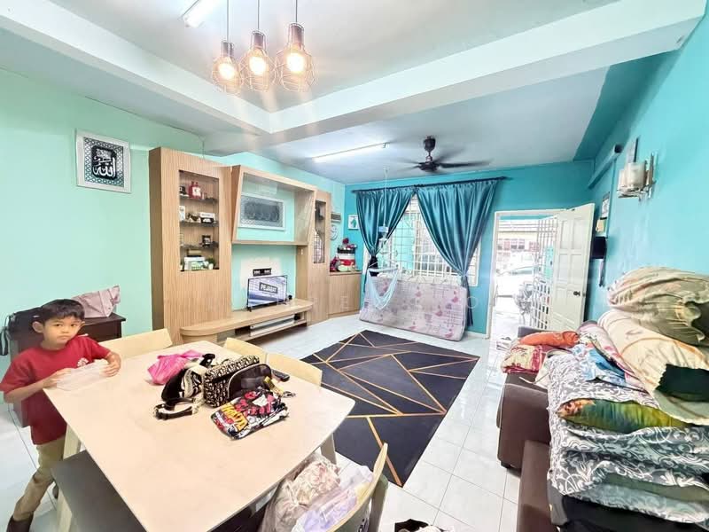 Rumah Teres 2 Tingkat untuk Dijual di Taman Bukit Tiram (Ulu Tiram) - Darren Ho - Living Room - PropertyGuru.com.my