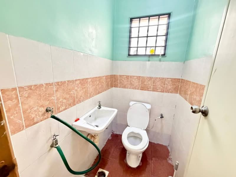 Rumah Teres 2 Tingkat untuk Dijual di Taman Bukit Tiram (Ulu Tiram) - Darren Ho - Bathroom - PropertyGuru.com.my