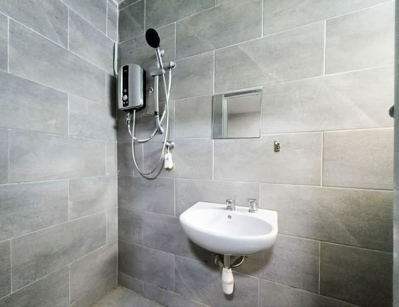 2-storey Terraced House for Sale in Seksyen 17 (Shah Alam) - Azli Ibrahim - Bathroom - PropertyGuru.com.my