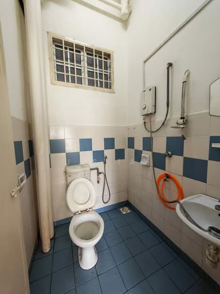 Apartment for Sale at Impian Senibong Apartment - Jas Tay - Bathroom - PropertyGuru.com.my