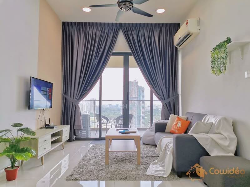 Kondominium untuk Dijual di Royal Strand @ Country Garden Danga Bay - Lex Hiew - Living Room - PropertyGuru.com.my