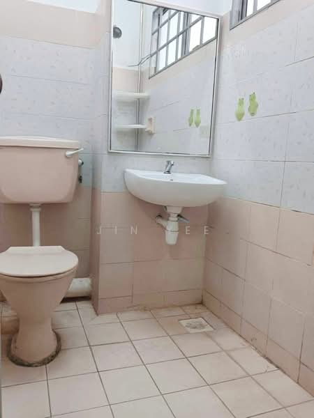 2-storey Terraced House for Rent in Usj 12 (Subang Jaya) - Jin Yee - Bathroom - PropertyGuru.com.my