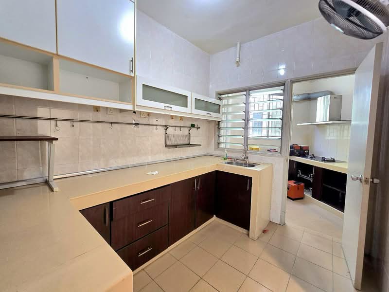 Apartment for Sale at Crystal Tower (Pangsapuri Kristal) - Azli Ibrahim - Kitchen - PropertyGuru.com.my