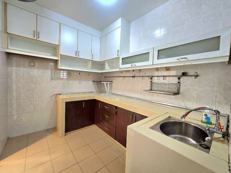 Apartment for Sale at Crystal Tower (Pangsapuri Kristal) - Azli Ibrahim - Kitchen - PropertyGuru.com.my