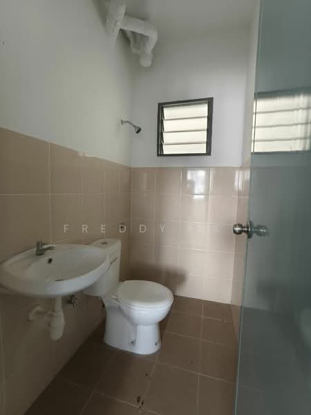 Pangsapuri untuk Dijual di Saujana Heights Apartments - Freddy Tan - Bathroom - PropertyGuru.com.my