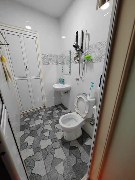 Pangsapuri untuk Dijual di I Suria - Jeff Ooi - Bathroom - PropertyGuru.com.my