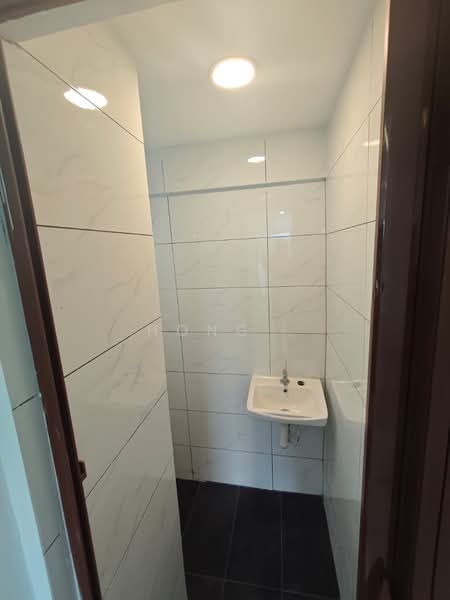 Flat for Sale at Geharu Flat - Hong . - Bathroom - PropertyGuru.com.my