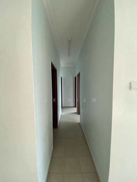 Pangsapuri untuk Dijual di Lake View Suites - Lex Hiew - Corridor - PropertyGuru.com.my