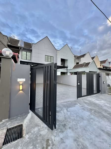 2-storey Terraced House for Sale in Bandar Baru Permas Jaya (Permas Jaya) - Hui Hui Lim - Exterior - PropertyGuru.com.my