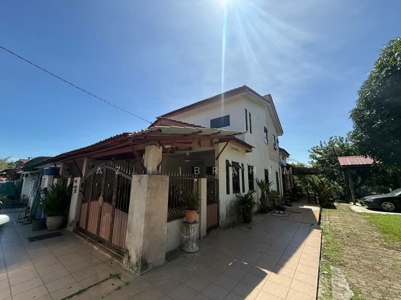 2-storey Terraced House for Sale in Seksyen 24 (Shah Alam) - Azli Ibrahim - Exterior - PropertyGuru.com.my