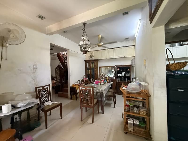 2-storey Terraced House for Sale in Seksyen 24 (Shah Alam) - Azli Ibrahim - Dining Room - PropertyGuru.com.my