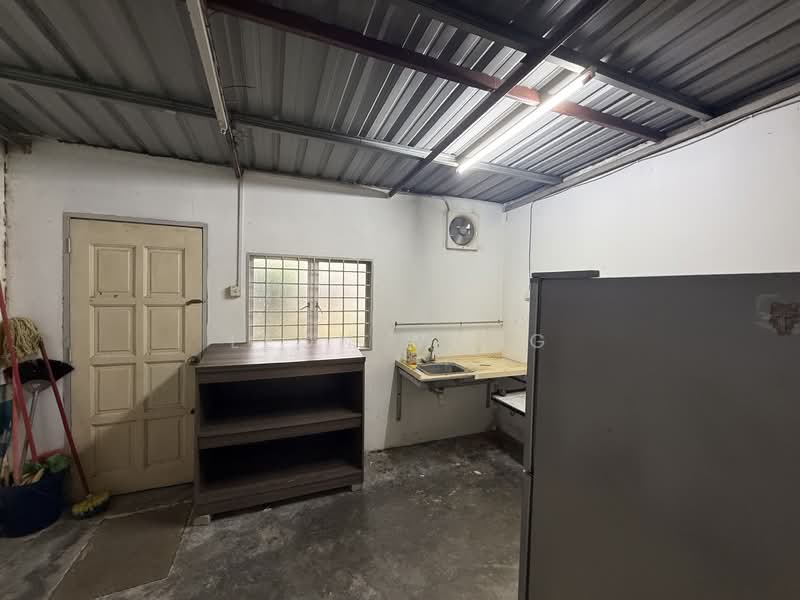 2-storey Terraced House for Rent in Taman Jati (Rawang) - LEON WONG - Kitchen - PropertyGuru.com.my