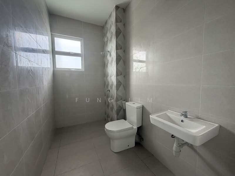 3-storey Terraced House for Sale in Jawi (Nibong Tebal) - Fung Lim - Bathroom - PropertyGuru.com.my