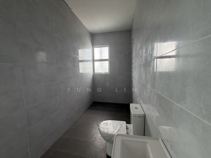 3-storey Terraced House for Sale in Jawi (Nibong Tebal) - Fung Lim - Bathroom - PropertyGuru.com.my