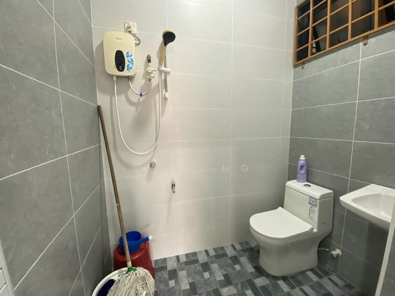 Rumah Teres 1 Tingkat untuk Dijual di Taman Bukit Jaya (Ulu Tiram) - Royz Ng - Bathroom - PropertyGuru.com.my