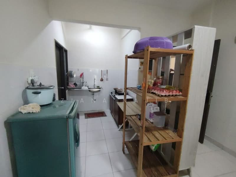 Apartment for Sale at Residensi Warnasari 2 - Ziana Najib - Kitchen warnasari 2 puncak alam - PropertyGuru.com.my