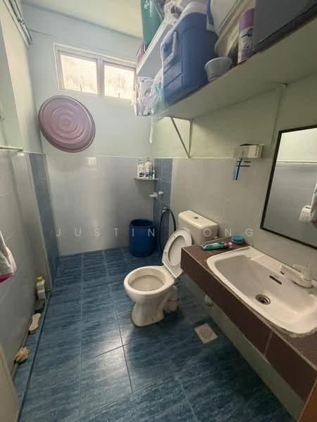 Pangsapuri untuk Dijual di Indah Court Apartment - Justin Kong - Bathroom - PropertyGuru.com.my