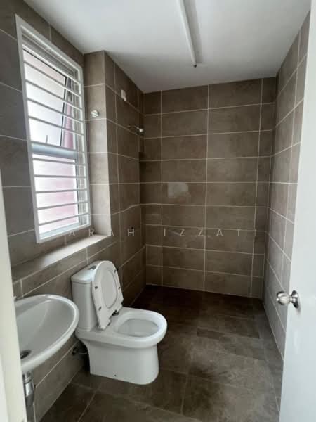 Rumah Teres 2 Tingkat untuk Disewa di Bandar Rimbayu (Telok Panglima Garang) - Farah Izzati - Bathroom - PropertyGuru.com.my