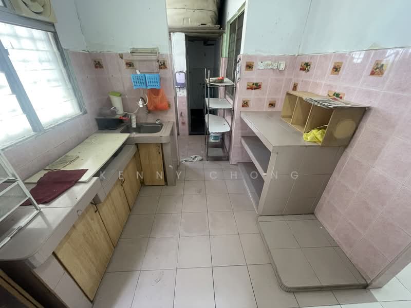 Flat for Sale at Putri Laksamana - Kenny Chong - Kitchen - PropertyGuru.com.my