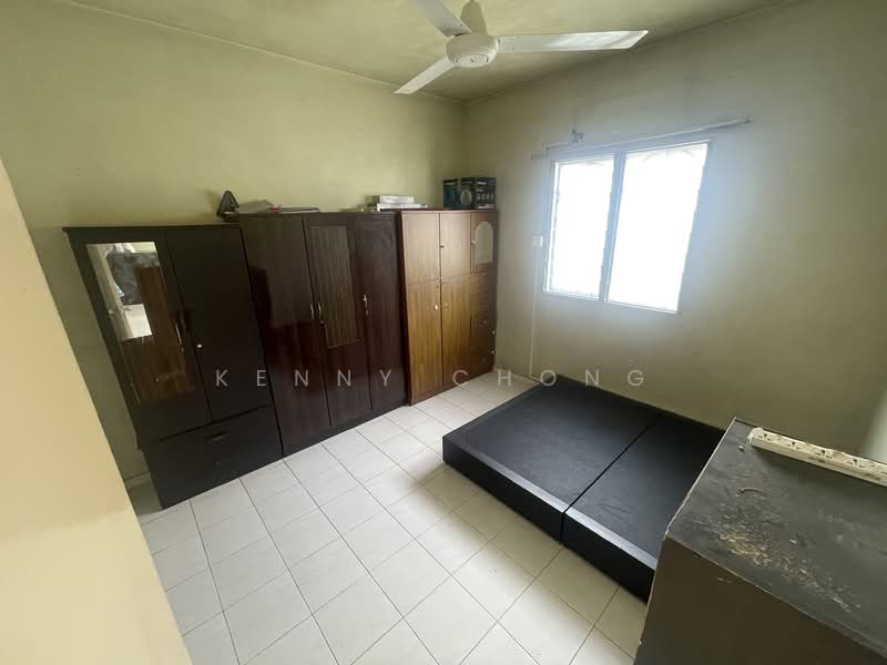 Flat for Sale at Putri Laksamana - Kenny Chong - Bedroom - PropertyGuru.com.my