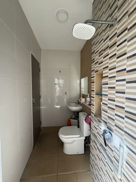 2-storey Terraced House for Sale in Bandar Kinrara Seksyen 8 (Bandar Kinrara) - Evelle Chan - Bathroom - PropertyGuru.com.my