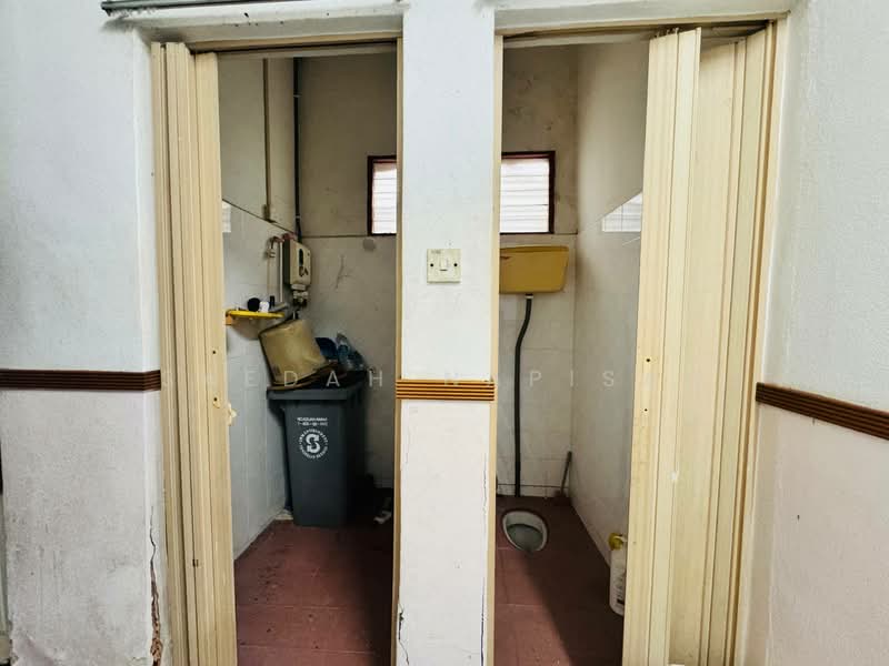Rumah Teres 1 Tingkat untuk Dijual di Taman Bukit Mutiara (Batu Pahat) - Saedah Napisah - Bathroom - PropertyGuru.com.my