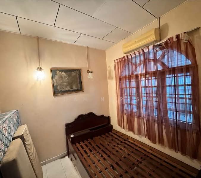Rumah Teres 1 Tingkat untuk Dijual di Taman Bukit Mutiara (Batu Pahat) - Saedah Napisah - Bedroom - PropertyGuru.com.my