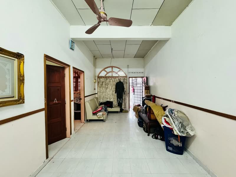 Rumah Teres 1 Tingkat untuk Dijual di Taman Bukit Mutiara (Batu Pahat) - Saedah Napisah - Living Room - PropertyGuru.com.my
