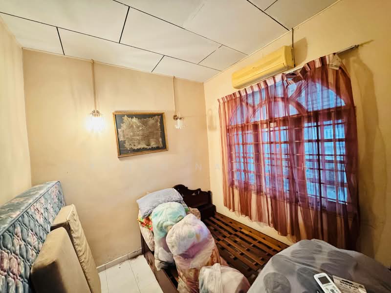 Rumah Teres 1 Tingkat untuk Dijual di Taman Bukit Mutiara (Batu Pahat) - Saedah Napisah - Bedroom - PropertyGuru.com.my