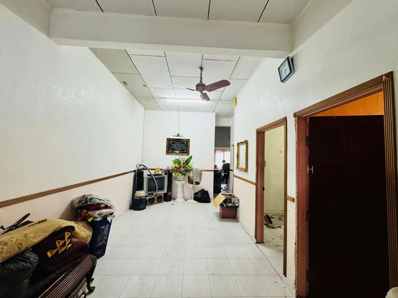 Rumah Teres 1 Tingkat untuk Dijual di Taman Bukit Mutiara (Batu Pahat) - Saedah Napisah - Living Room - PropertyGuru.com.my