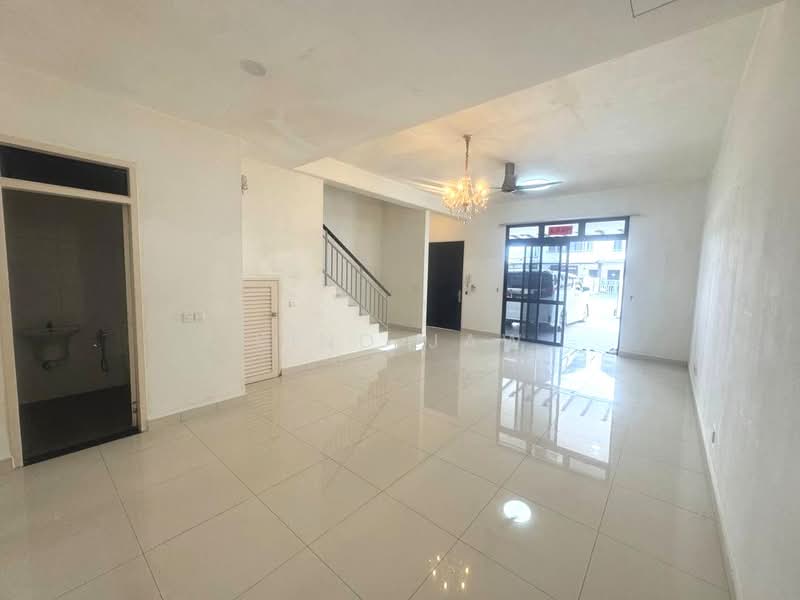 Rumah Teres 2 Tingkat untuk Dijual di Taman Ekoflora (Johor Bahru) - Kino Jaw - Living Room - PropertyGuru.com.my